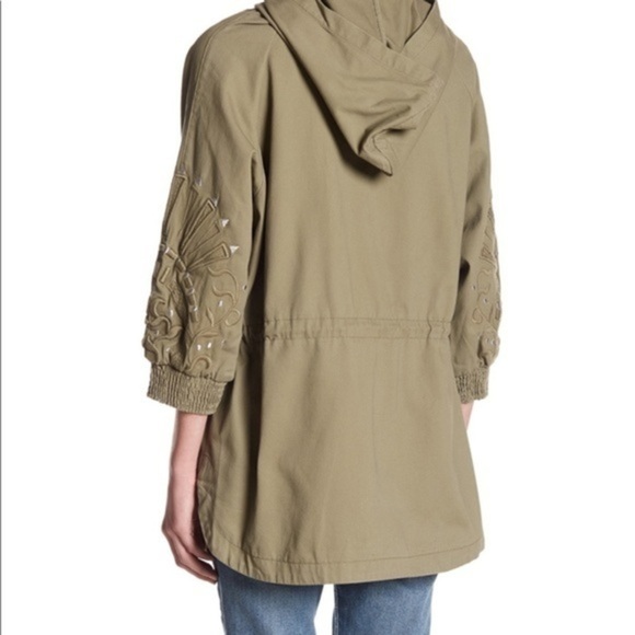 Romeo & Juliet Couture Vented Jacket - Picture 15 of 16